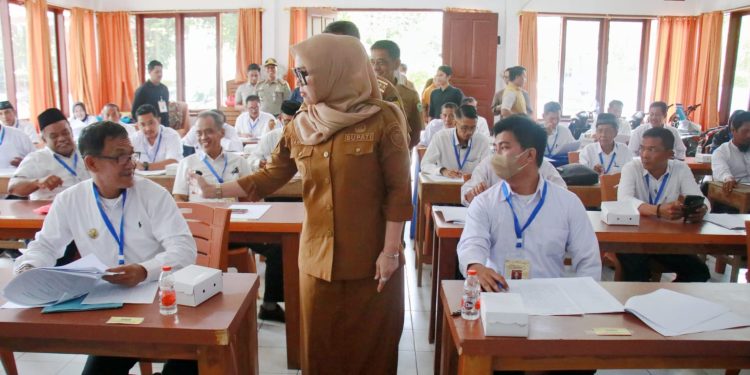 Bupati Barru pantau seleksi Pilkades 2026 di Aula PMDPPKB