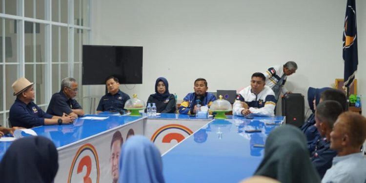 Tasming Hamid saat konferensi pers di Kantor NasDem Parepare