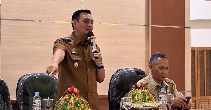Hermanto memberikan materi Latsar CPNS Parepare di Makassar