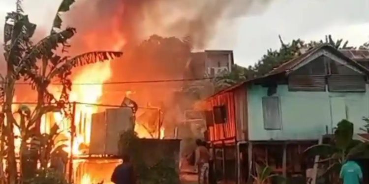 Kebakaran rumah panggung Parepare Lumpue 2026