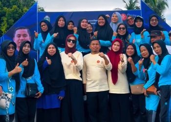 Wali Kota Parepare Tasming Hamid bersama drg. Andi Rahmatika Dewi saat bakti sosial IKA FKG Unhas di CFD Mattirotasi