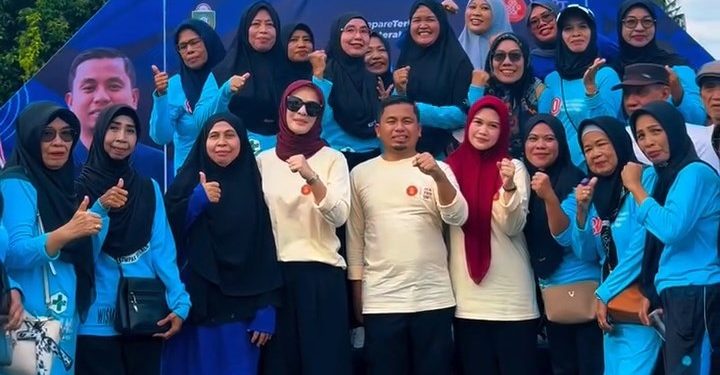 Wali Kota Parepare Tasming Hamid bersama drg. Andi Rahmatika Dewi saat bakti sosial IKA FKG Unhas di CFD Mattirotasi