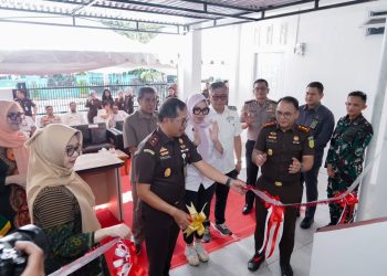 Peresmian asrama Kejari Barru oleh Kajati Sulsel di kompleks kantor Kejari Barru