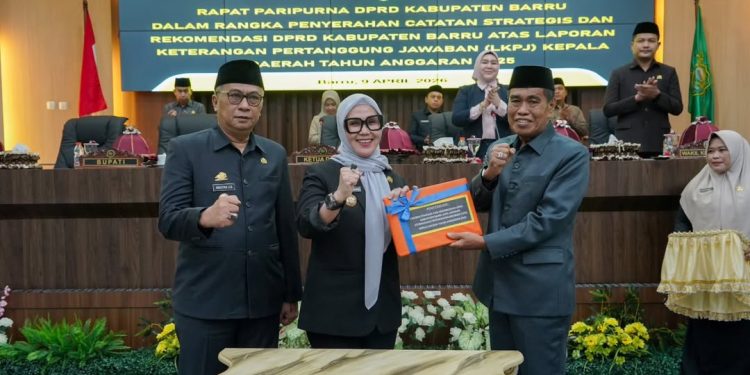 Bupati Barru Andi Ina paparkan capaian kinerja 2025 di DPRD