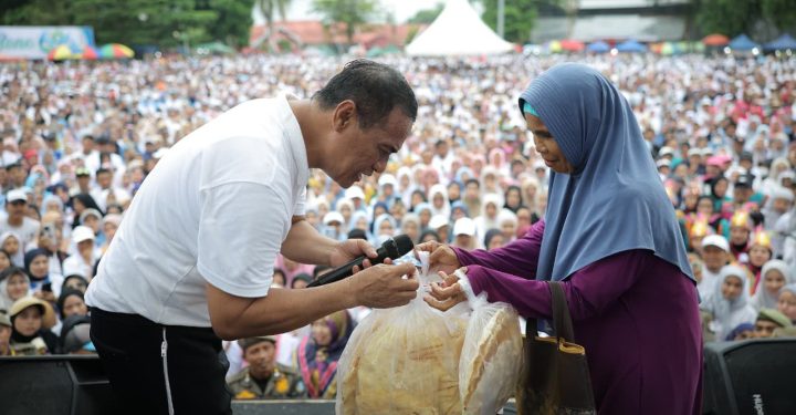 mentan amran bantu pedagang kecil bone