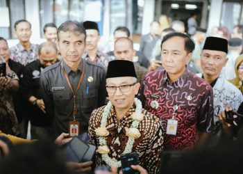 Wali Kota Parepare menerima penghargaan Revitalisasi Bahasa Daerah 2026