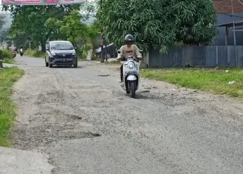 Pekerja proyek jalan di Parepare terdampak kenaikan harga aspal 2026