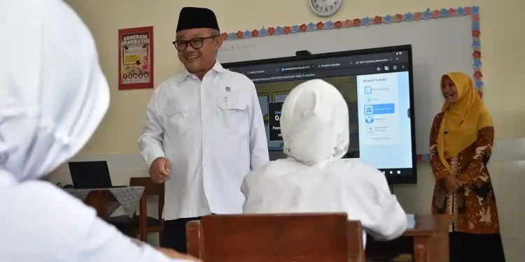 Pengumuman penghapusan guru honorer oleh Mendikdasmen