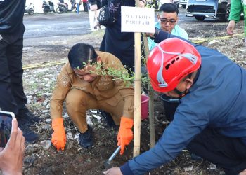 Wali Kota Parepare Tasming Hamid menghadiri kegiatan Indonesia ASRI di kawasan pesisir Soreang