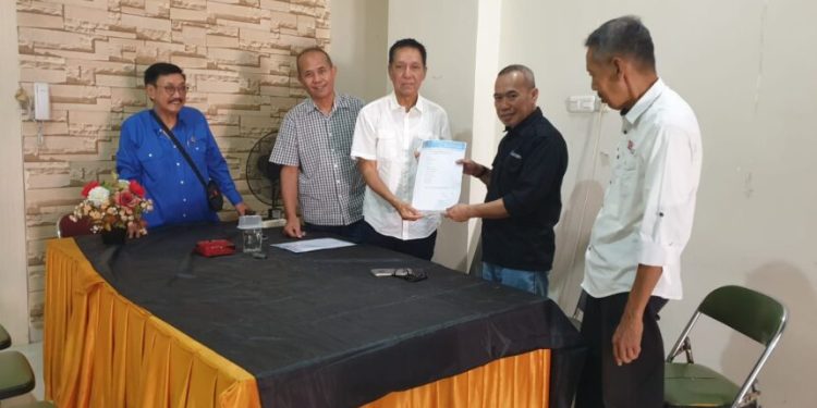 Suardi Thahir saat mendaftar calon Ketua PWI Sulsel periode 2026-2031 di Makassar