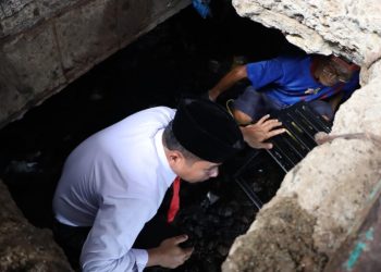 Tasming Hamid meninjau drainase tersumbat di Jalan Lahalede Parepare
