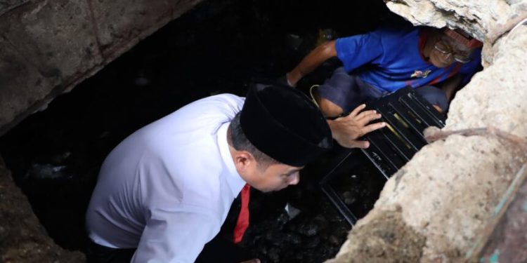 Tasming Hamid meninjau drainase tersumbat di Jalan Lahalede Parepare