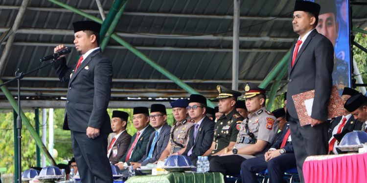 Wali Kota Parepare Tasming Hamid memimpin upacara Hardiknas 2026 di Lapangan Andi Makkasau