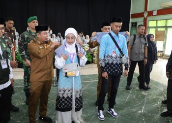 Wali Kota Parepare Tasming Hamid melepas Jamaah Calon Haji Parepare 2026
