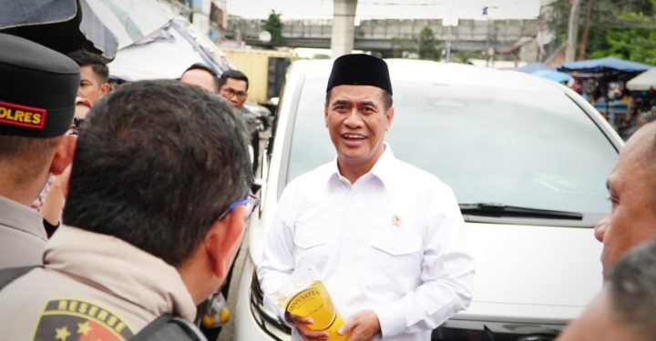 Mentan Amran meminta Satgas Pangan mengawasi harga minyak goreng jelang Idul Adha 2026