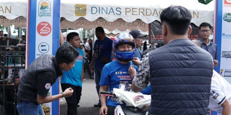 Wali Kota Parepare Tasming Hamid mencoba lintasan Sirkuit Pantai Mattirotasi usai membuka Kejurda Drag Bike Kapolres Cup 2026