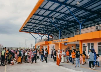 Penumpang KA Makassar-Parepare di Stasiun Sulawesi Selatan
