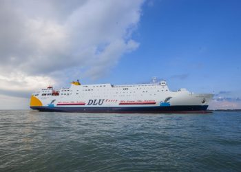 Aktivitas penumpang kapal DLU di Pelabuhan Parepare