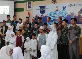 Lebaran Yatim Parepare bersama Kemenag menyalurkan santunan kepada anak yatim