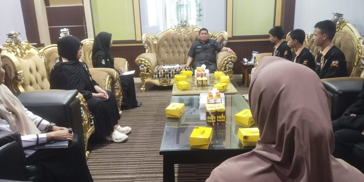 Ketua DPRD Parepare Kaharuddin Kadir menerima audiensi Forum Anak Kota Parepare