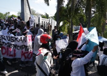 Aksi Damai MBG Parepare di depan DPRD Kota Parepare