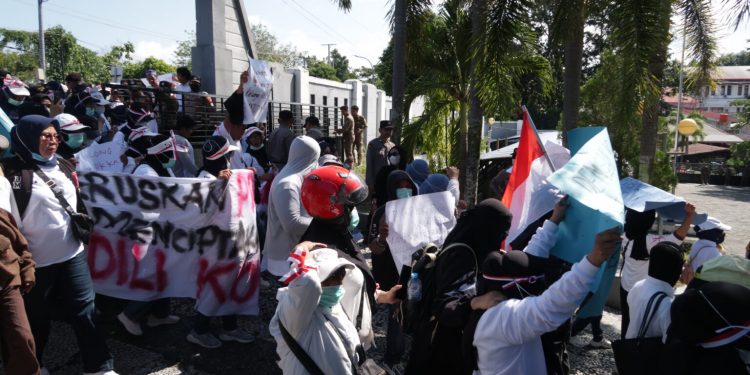 Aksi Damai MBG Parepare di depan DPRD Kota Parepare