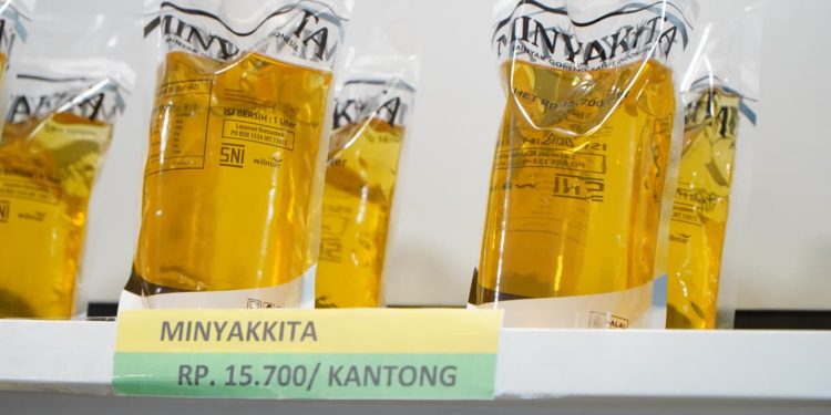 Minyakita dijual sesuai HET Rp15.700 per liter melalui distribusi Bulog dan ID Food