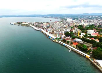 Kota Parepare Sulawesi Selatan dengan panorama Teluk Parepare