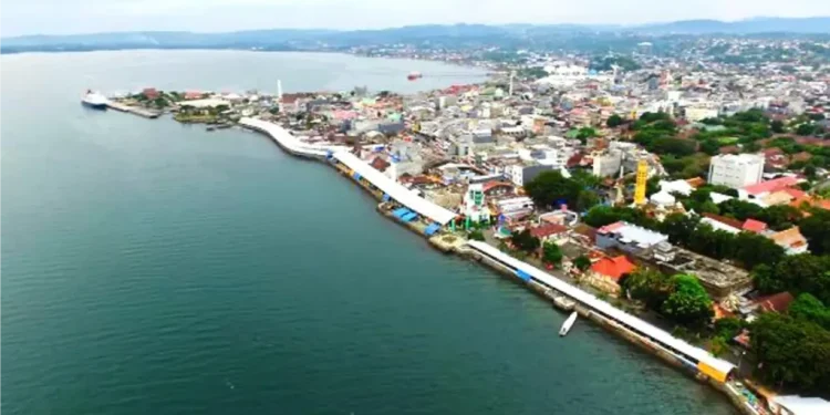Kota Parepare Sulawesi Selatan dengan panorama Teluk Parepare