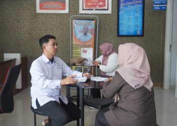 Warga menyampaikan pengaduan pelayanan publik Parepare