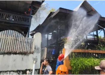Kebakaran di Parepare menghanguskan dua rumah di Kelurahan Labukkang
