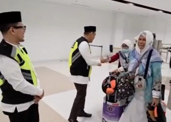 Jemaah Haji Parepare disambut Wakil Wali Kota Hermanto di Bandara Sultan Hasanuddin