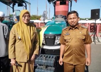 Bantuan Alsintan Parepare berupa traktor roda empat dari Kementerian Pertanian