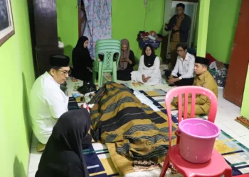 Rusdi Bakri Bento meninggal dunia, Wali Kota Parepare Tasming Hamid melayat ke rumah duka.