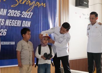 Penyerahan seragam sekolah gratis Parepare tahun ajaran 2026-2027