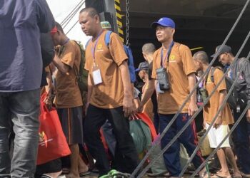 PMI deportasi Malaysia tiba di Pelabuhan Parepare