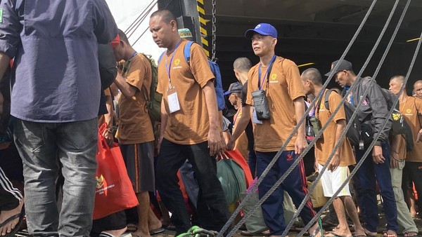 PMI deportasi Malaysia tiba di Pelabuhan Parepare