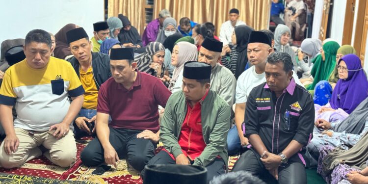 Wali Kota Parepare Tasming Hamid melayat ke rumah duka ayahanda Wakil Wali Kota Parepare Hermanto.