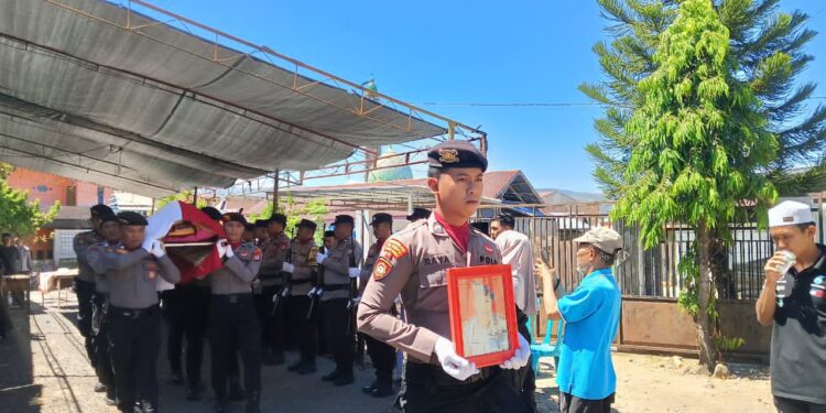 Upacara persemayaman Polri Parepare untuk menghormati Ipda (Purn) Muhammad Basir