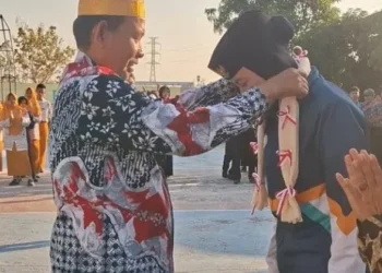 Nindy MAN 1 Kota Parepare mendapat apresiasi setelah menjadi pembawa baki HUT ke-81 RI