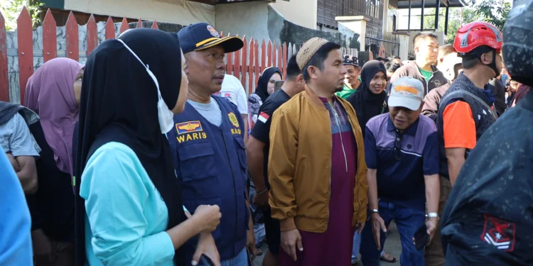 Tasming Hamid tinjau korban kebakaran Parepare di Sumur Jodoh