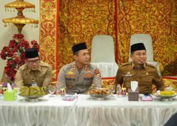 Kapolres Parepare Hunky Mahendra Borniawan menghadiri nikah massal