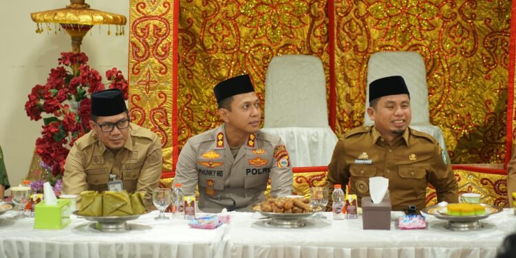 Kapolres Parepare Hunky Mahendra Borniawan menghadiri nikah massal