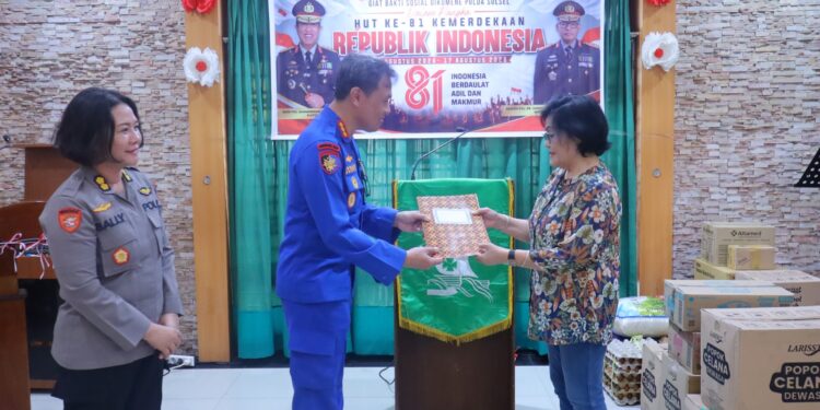 Bhakti Sosial Oikumene Polda Sulsel untuk lansia di Panti Werdha Theodora Makassar