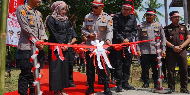 Wakapolda Sulsel resmikan jembatan di Kampung Boto’e Kabupaten Bone
