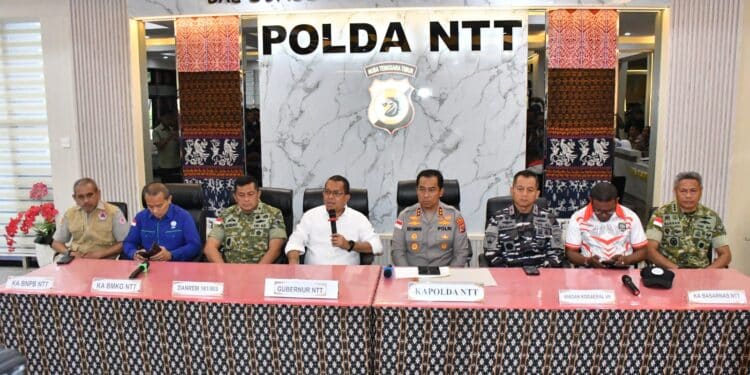 gempa M7,7 Sikka dan penanganan korban oleh Polres Sikka