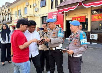 Gaktiblin Polres Parepare memeriksa disiplin personel dan aktivitas judi online