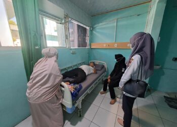 Sidokkes Polres Parepare mengunjungi AIPTU Irwan yang menjalani perawatan di RS Sumantri Parepare