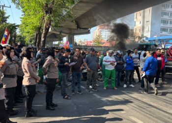 Aksi menyampaikan pendapat di Makassar dikawal personel gabungan Polda Sulsel