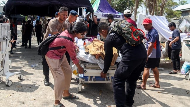 Gempa NTT menimbulkan puluhan korban meninggal dan luka